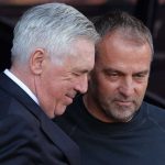 Carlo Ancelotti dan Hansi Flick usai laga Barcelona vs Real Madrid