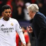 Carlo Ancelotti memberi instruksi Rodrygo di laga Stade Brestois 29 vs Real Madrid