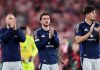 Christian Eriksen, Mason Mount, dan Harry Maguire menyapa fans usai pertandingan