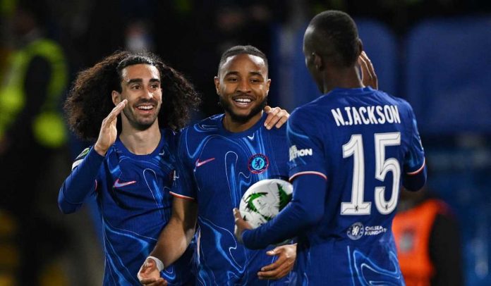 Christopher Nkunku merayakan gol bersama Nicolas Jackson dan Marc Cucurella