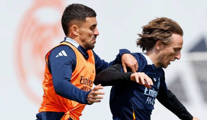 Dani Ceballos berlatih dengan Luka Modrid ci Real Madrid