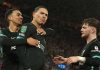 Darwin Nunez merayakan gol bersama Trent Alexander-Arnold dan Harvey Elliot