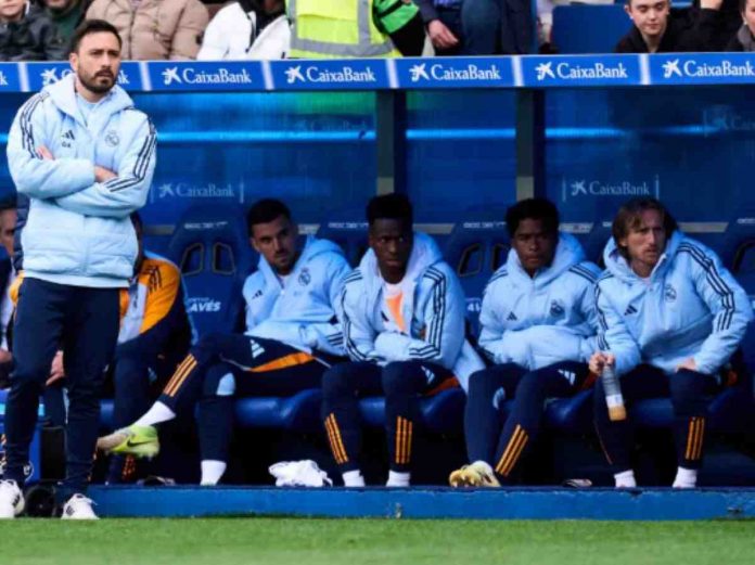 Davide Ancelotti dia Pinggir Lapangan di Bench Real Madrid
