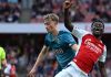 Dean Huijsen berduel Bukayo Saka di laga Arsenal vs Bournemouth