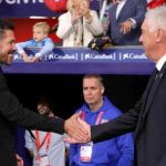 Diego Simeone dan Ancelotti di pinggir lapangan