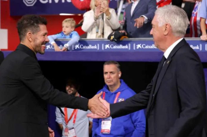 Diego Simeone dan Ancelotti di pinggir lapangan
