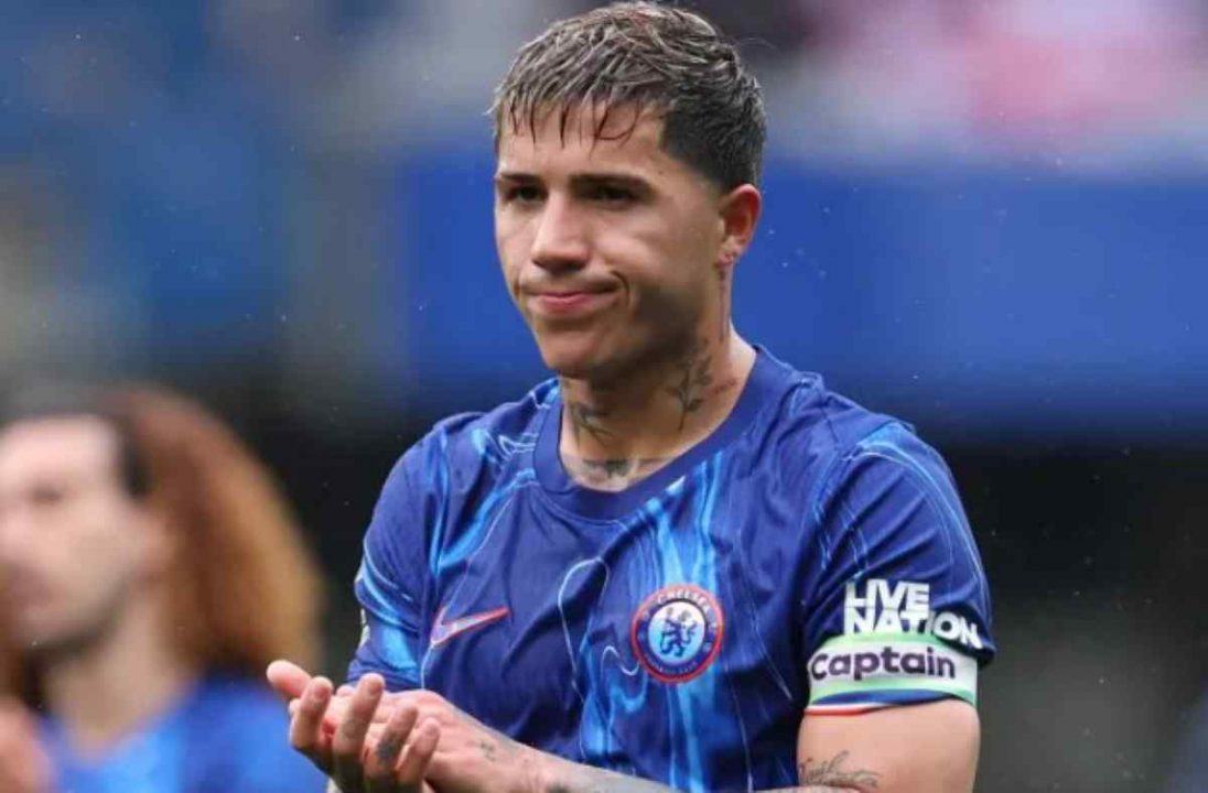 Enzo Fernandez usai sebuah laga yang dilakoni Chelsea
