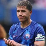 Enzo Fernandez usai sebuah laga yang dilakoni Chelsea