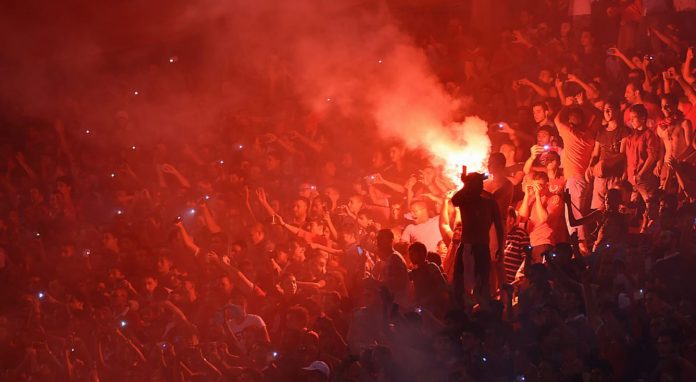 FLare di laga PSS Sleman vs Persija Jakarta - Ilustrasi