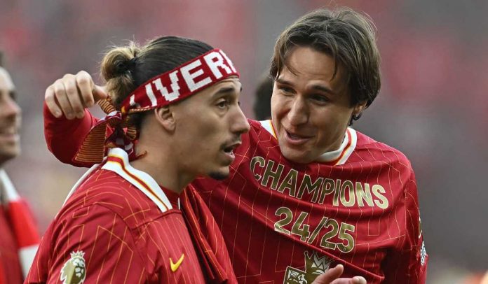 Federico Chiesa dalam perayaan gelar Premier League Liverpool