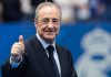 Florentino Perez mengacungkan jempol ke arah kamera