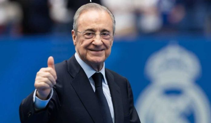 Florentino Perez mengacungkan jempol ke arah kamera