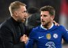 Graham Potter menjabat tangan Mason Mount saat masih di Chelsea