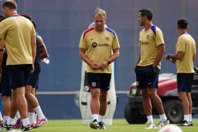 Hansi Flick akan pantau dua pemain muda Barcelona selama pramusim