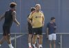 Hansi Flick dalam sesi latihan Barcelona