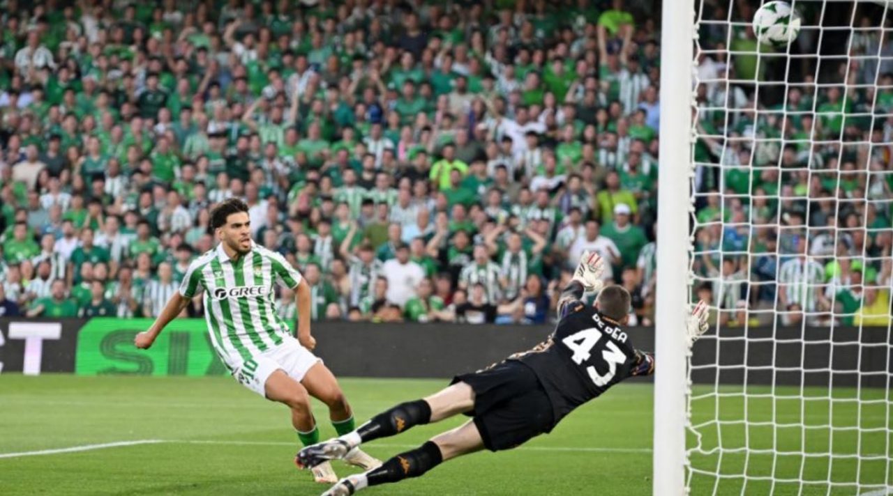 Hasil Real Betis vs Fiorentina di leg pertama semifinal Liga Konferensi Eropa 2024/2025