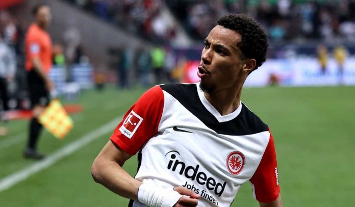 Hugo Ekitike merayakan gol di laga Eintracht Frankfurt vs RB Leipzig