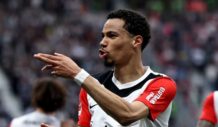 Hugo Ekitike merayakan gol untuk Eintracht Frankfurt