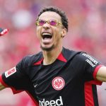 Hugo Ekitike merayakan kemenangan di laga Freiburg v Eintracht Frankfurt