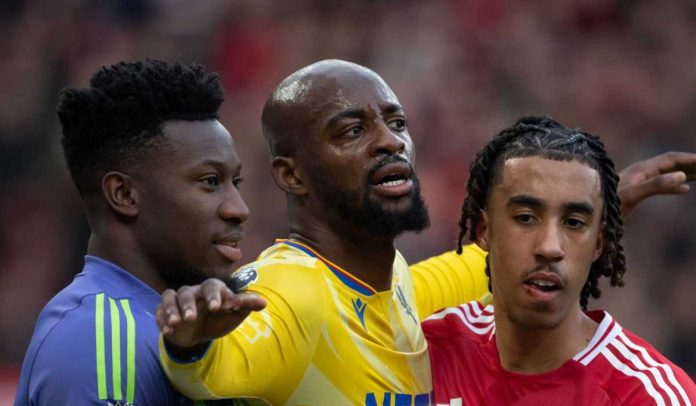 Jean Philippe Mateta dari Crystal Palace dikawal Andre Onana dan Leny Yoro dari Manchester United