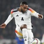 Jonathan Tah bek Bayer Leverkusen
