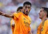 Jude Bellingham berbicara dengan Lucas Vazquez di laga Sevilla vs Real Madrid