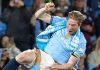 Kevin de Bruyne diangkat rekan-rekannya di laga kandang terakhirnya di Manchester City
