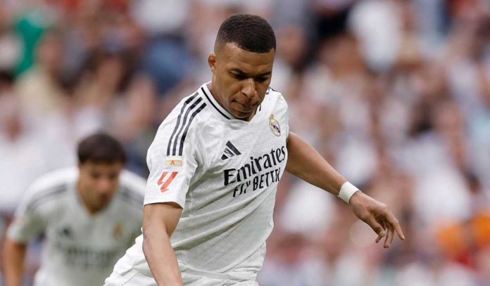 Kylian Mbappe mengeksekusi penalti bagi Real Madrid
