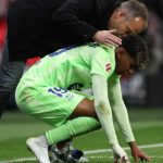 Lamine Yamal dan pelatih Hansi Flick dalam sebuah laga Barcelona