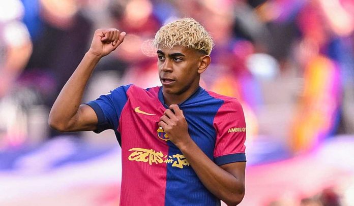 Lamine Yamal merayakan gol ke gawang Real Madrid