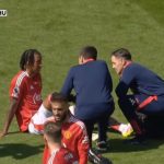 Leny Yoro pemain Manchester United cedera saat laga melawan West Ham United