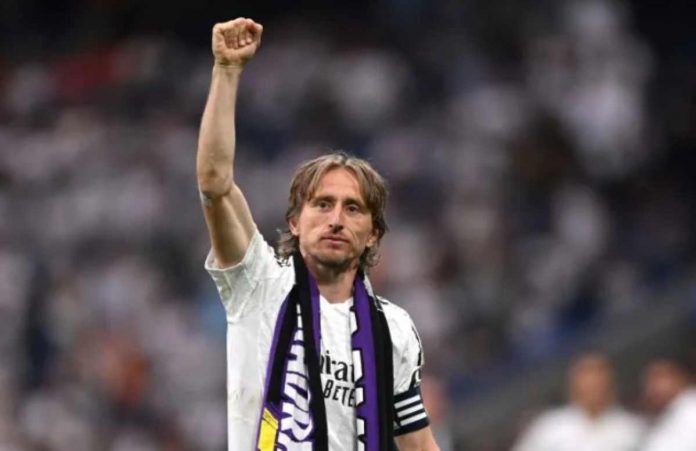Luka Modric saat pamitan kepada fans Real Madrid