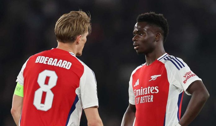 Martin Odegaard dan Bukayo Saka di laga PSV vs Arsenal