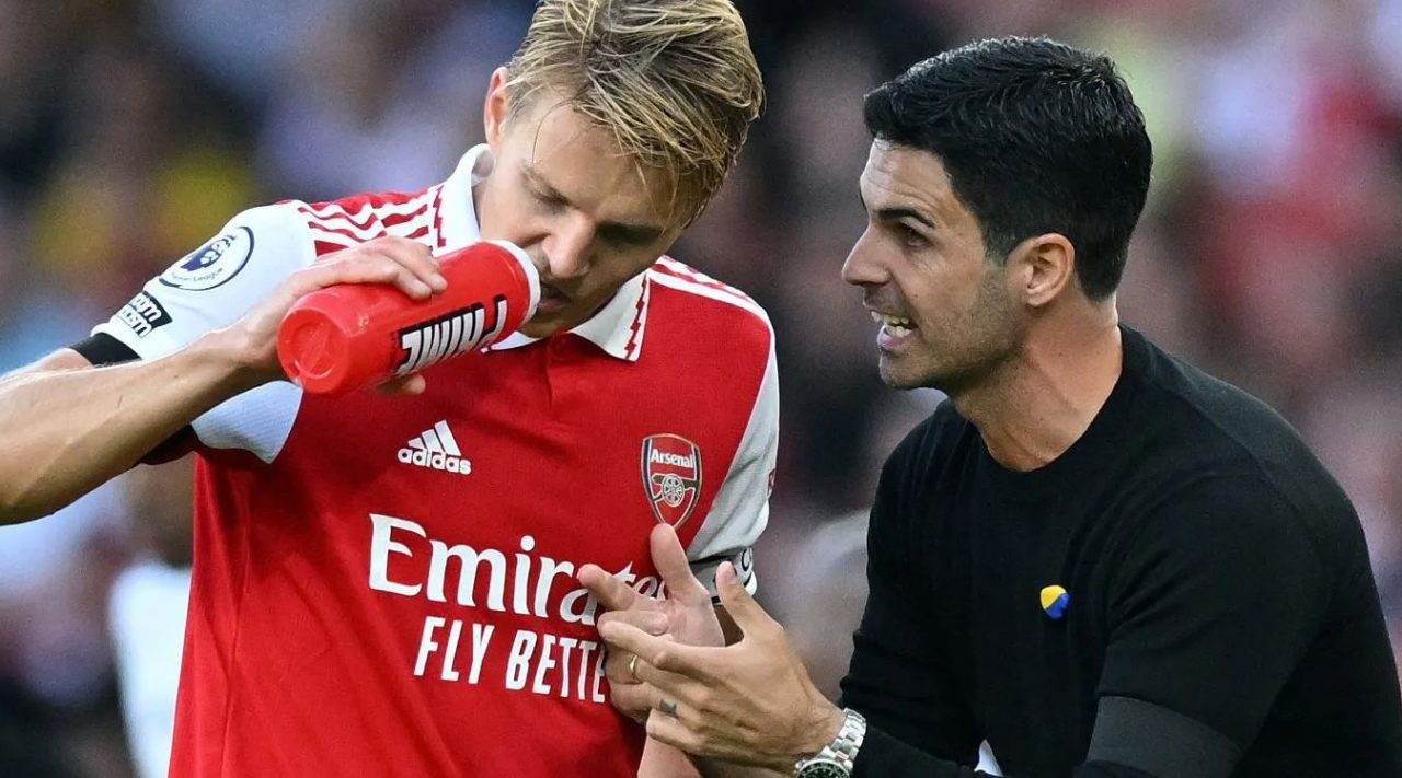 Martin Odegaard dan Mikel Arteta pelatih Arsenal