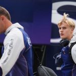 Micky van de Ven dan Lucas Begvall tiba di bandara Bilbao