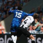 Newcastle United vs Chelsea - Momen saat Nicolas Jackson sikut Sven Botman