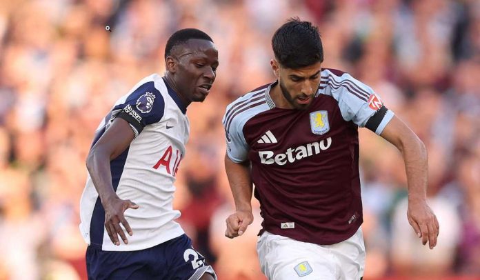 Pape Matar Sarr mencoba mengejar Marco Asensio di laga Aston Villa vs Tottenham