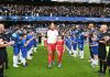 Para pemain Chelsea memberi guard of honour ke para pemain Liverpool