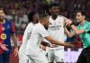 Para pemain Real Madrid memprotes wasit di final Copa del Rey