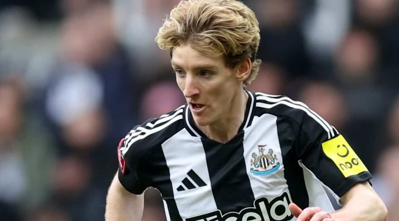 Pemain Newcastle United Anthony Gordon