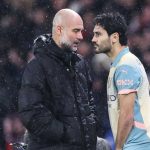 Pep Guardiola dan Ilkay Gundogan di pinggir lapangan Manchester City