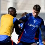 Randal Kolo Muani berlatih bersama Dusan Vlahovic di Juventus