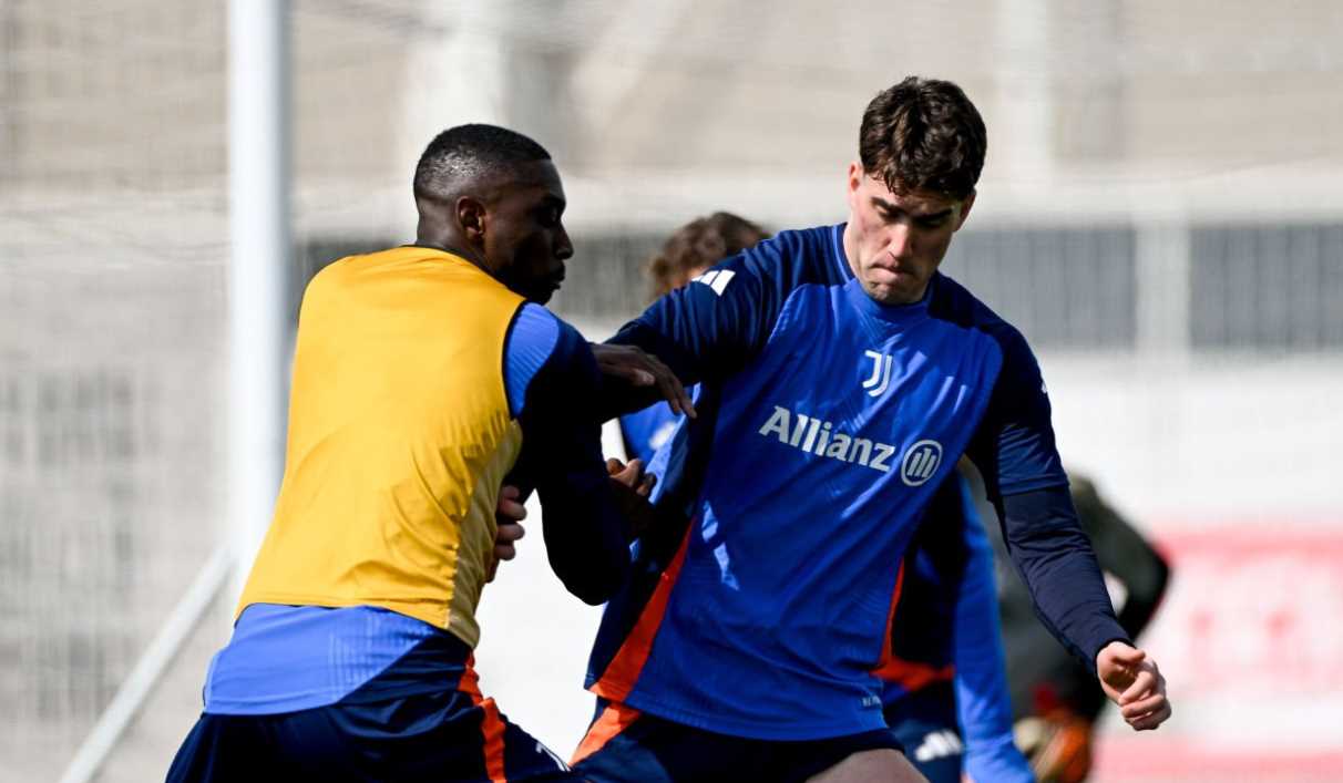 Randal-Kolo-Muani-berlatih-bersama-Dusan-Vlahovic-di-Juventus