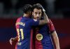 Raphinha dan Eric Garcia merayakan gol bersama