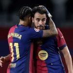 Raphinha dan Eric Garcia merayakan gol bersama