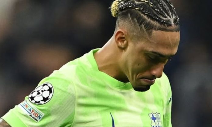 Raphinha pemain Barcelona saat tersingkir dari Liga Champions