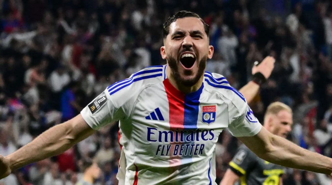 Rayan Cherki pemain Lyon