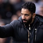 Ruben Amorim memberi arahan pemain Manchester United di laga kontra Brentford