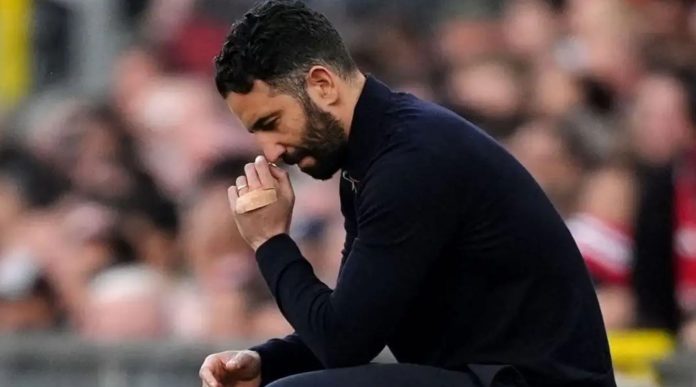 Ruben Amorim pelatih Manchester United dengan plester di tangannya