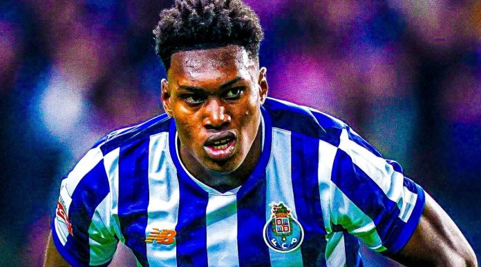 Samu Aghehowa striker FC Porto